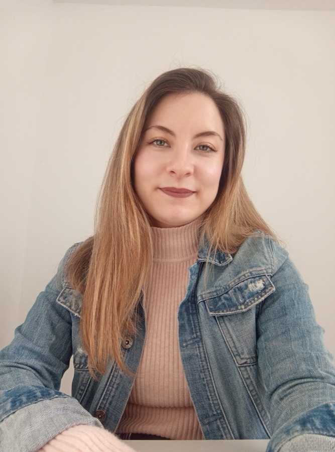 Alba María, psicóloga colaboradora de Ambire Psicología
