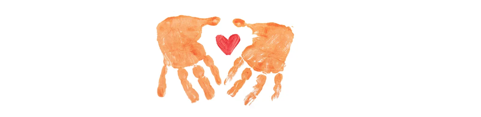 Huellas de manos pintadas con un corazón, el papel de la familia en la terapia para adolescentes